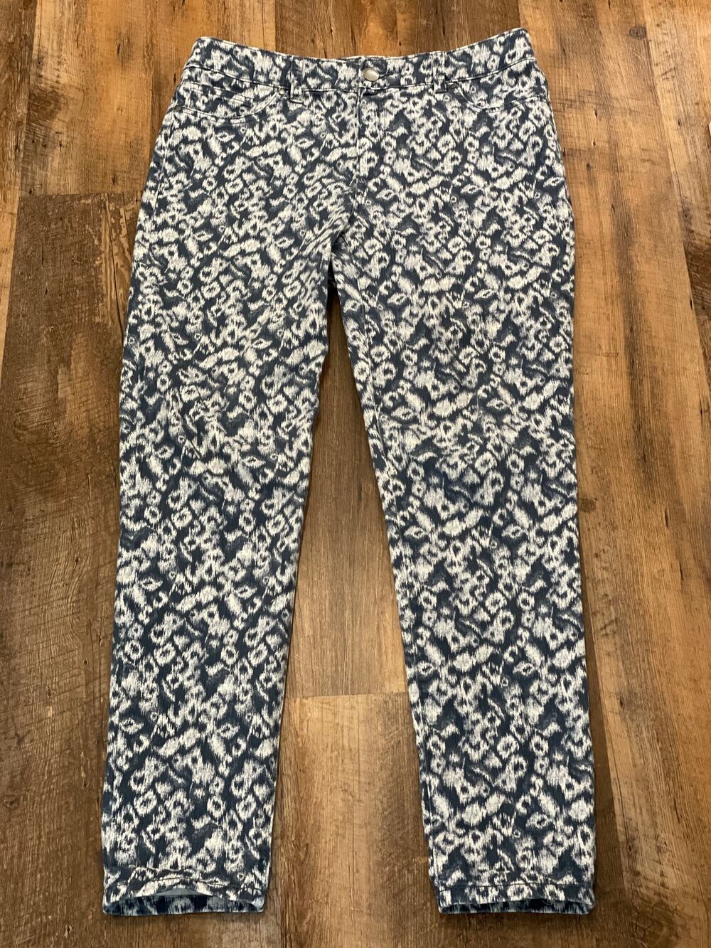 Chico's Platinum Artic animal print jeggings size Chicos sz 1 / US 8/ Med